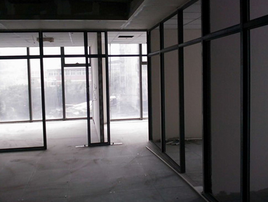 長江國際8樓辦公室裝修現(xiàn)場